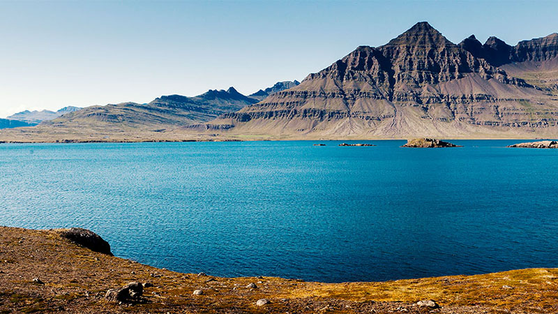 Islandreisen Regionen Islands Osten und Ostfjorde Fjord und Bergkette