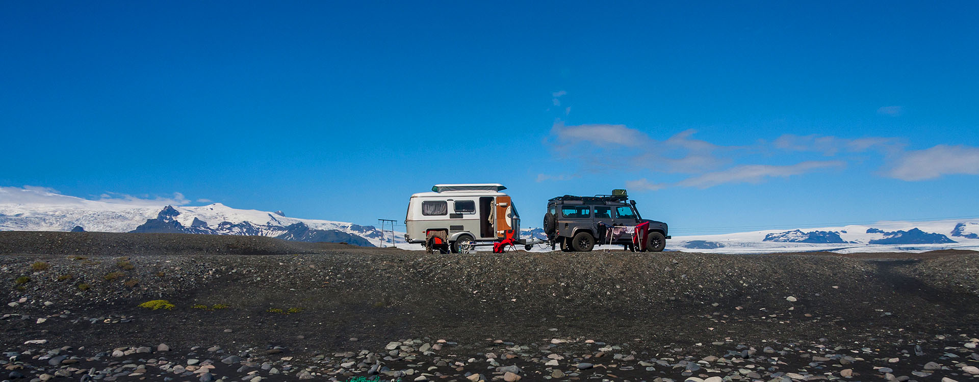 Islandreisen Islandurlaub Defender mit Wohnanhänger